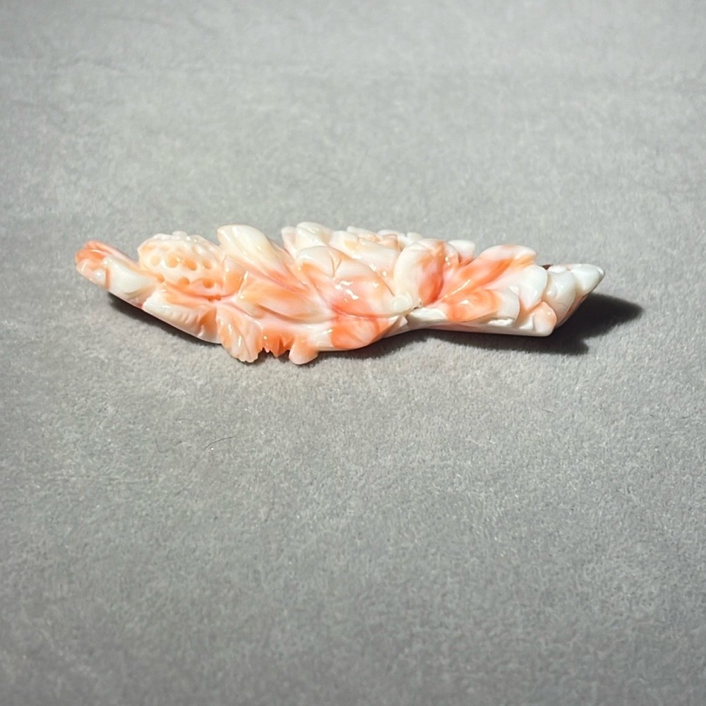 Vintage large hand carved angel skin coral bead for pendant or brooch 14 grams - Picture 2 of 10
